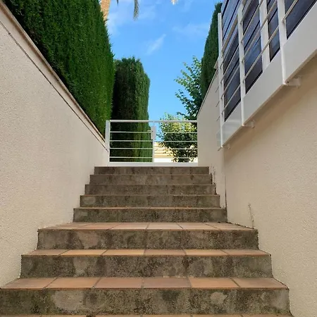 Apartamento A 600 Metros De La Playa Con Piscina, Ideal Familias