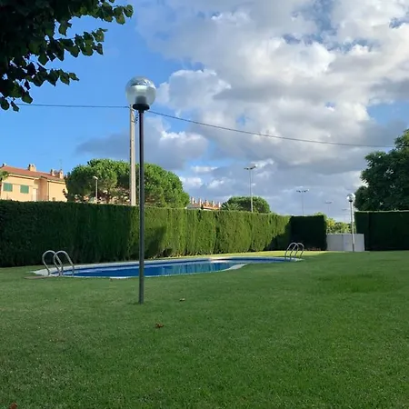 A 600 Metros De La Playa Con Piscina, Ideal Familias Apartamento *